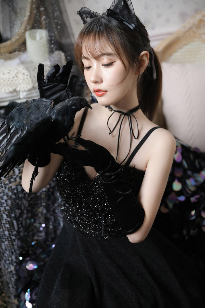 暗黑系清纯甜美美女艺术写真图片