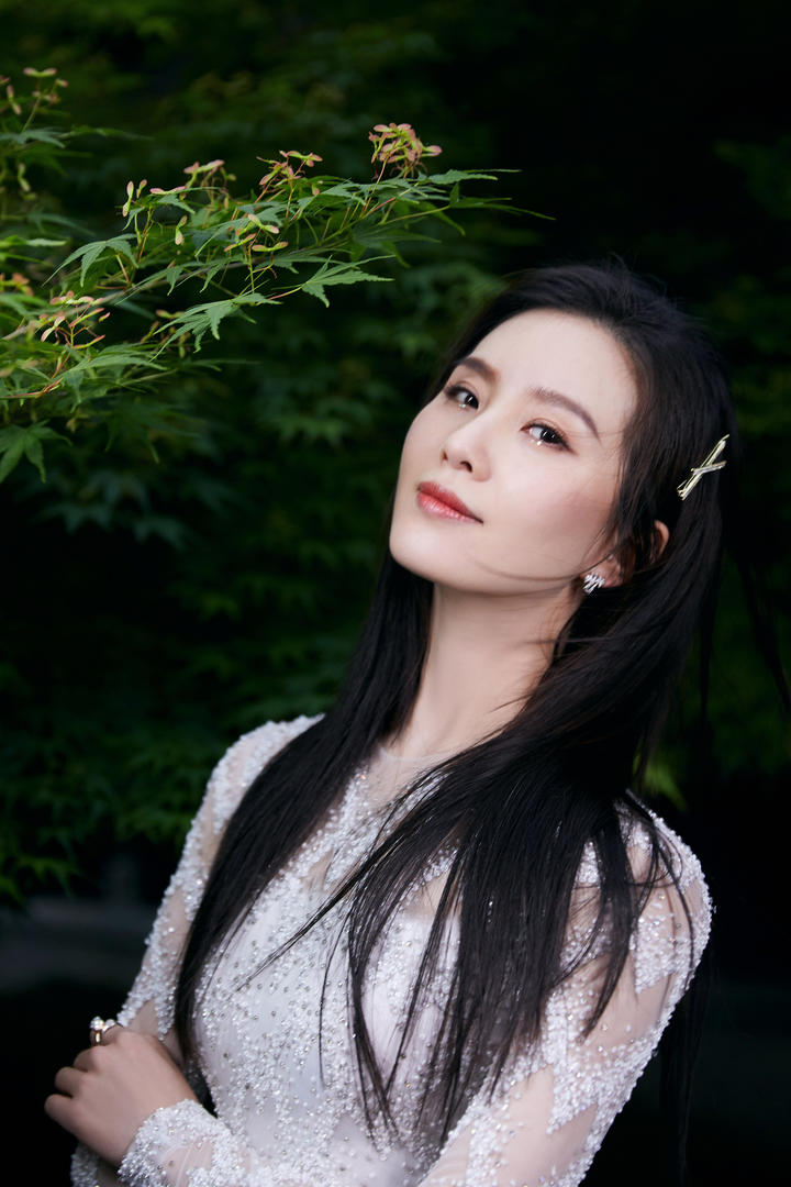 中国高清女明星刘诗诗户外写真壁纸图片