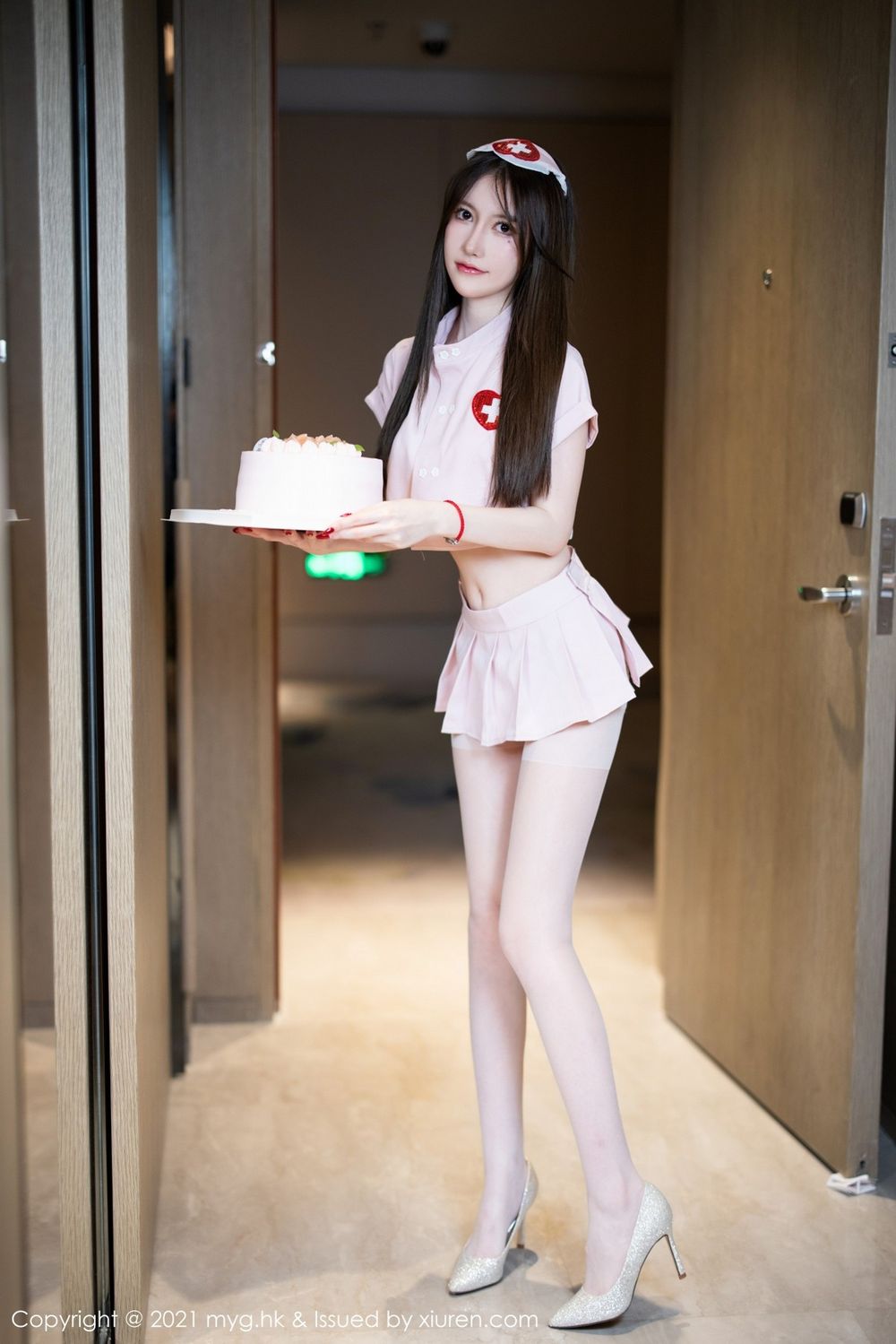 美媛馆美女模特美桃酱丝袜美腿粉色护士制服长三角旅拍