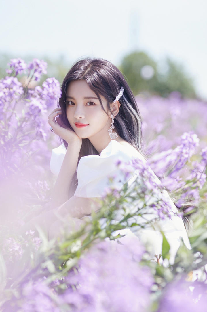 中国新生代美女明星杨超越图片