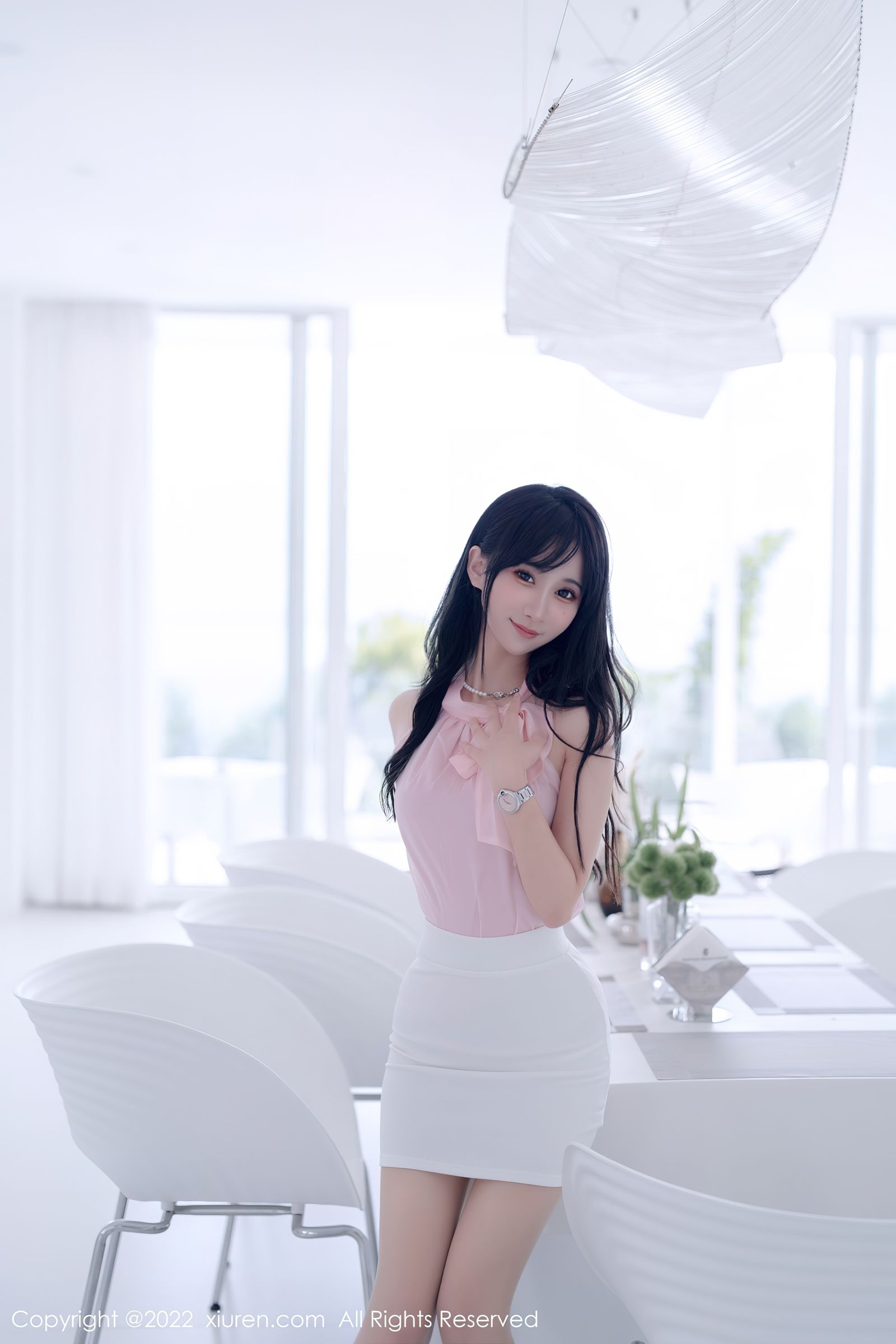 秀人网性感女神小果冻儿jelly粉色上衣搭配白色短裙大理旅拍