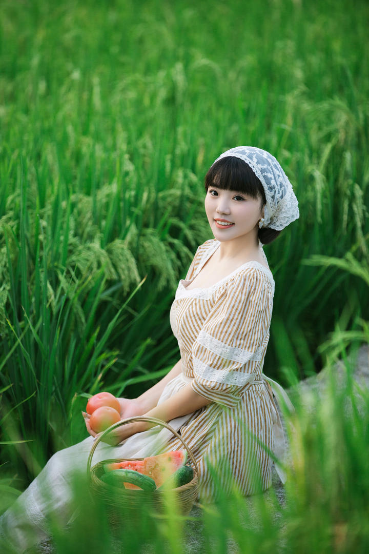 4K清纯漂亮养眼美女户外写真图片