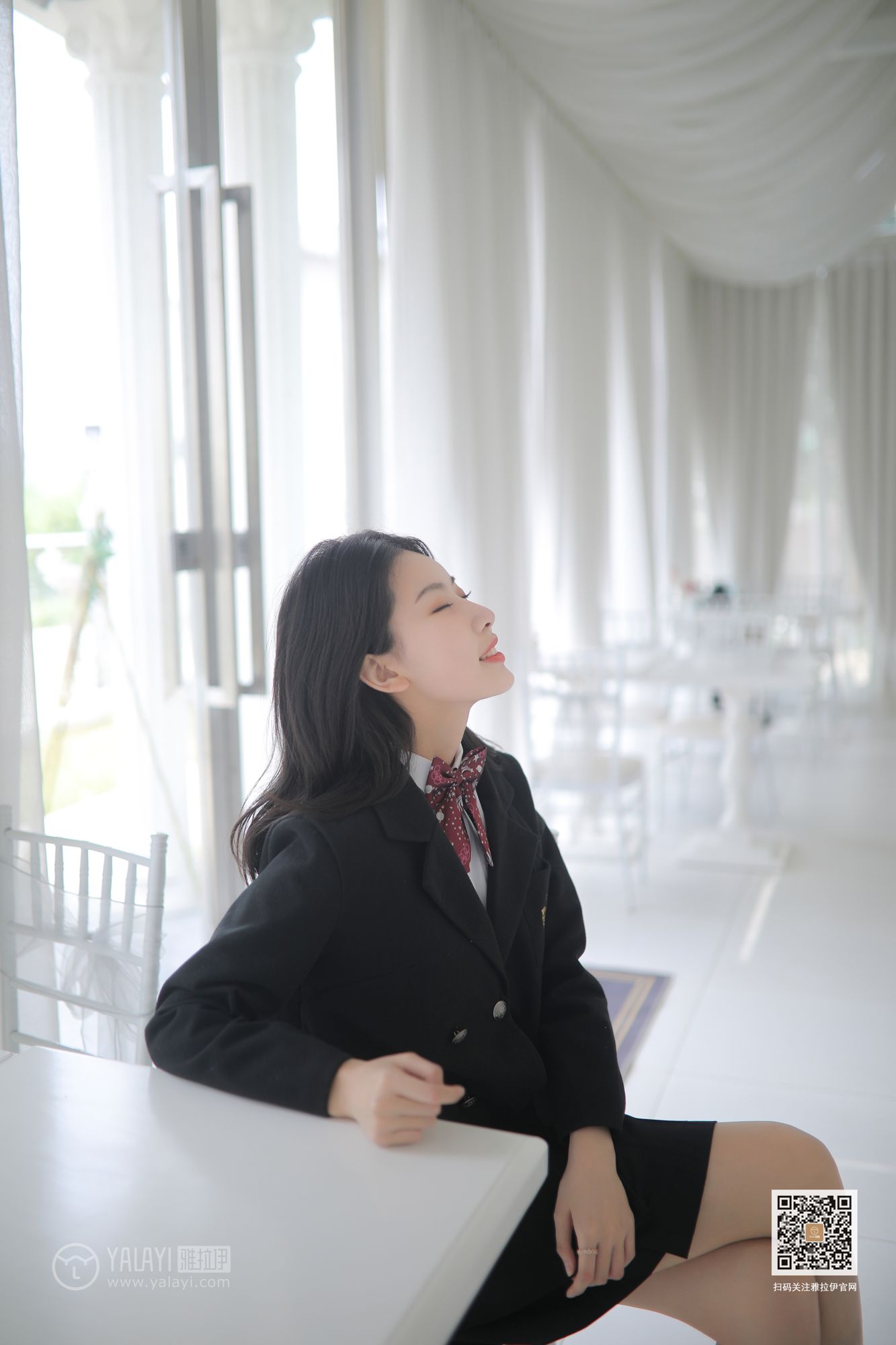 YALAYI雅拉伊性感美女白璐校服装扮修长美腿毕业季套图