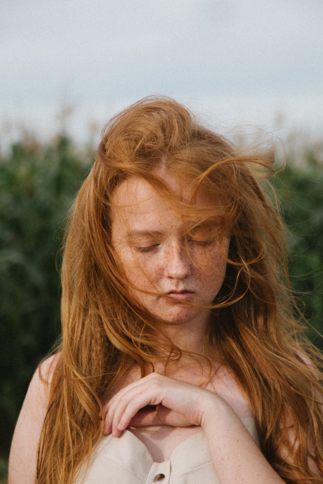 欧美雀斑小美女图片