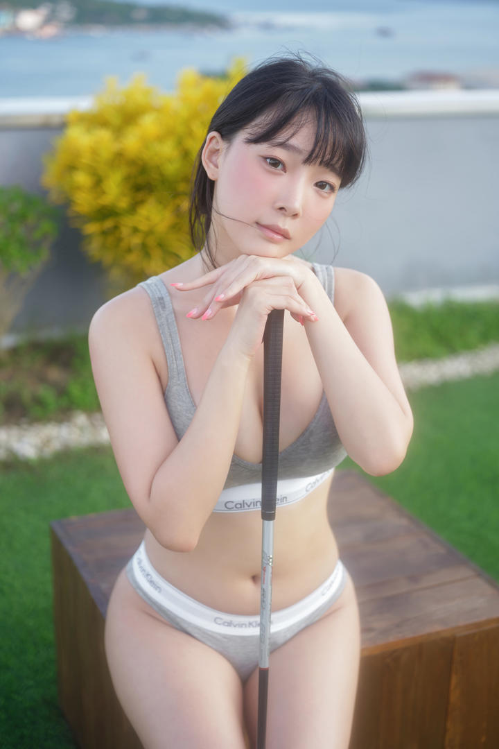 白嫩大胸性感mm运动健身美女图片