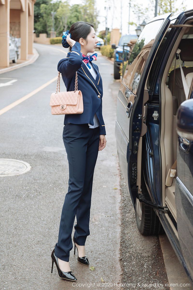 花漾Show性感女神Angela小热巴职业装制服诱惑系列云南旅拍