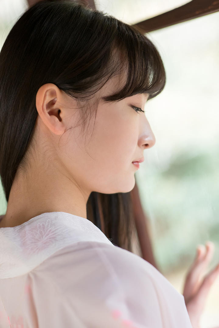 4K高清日本和服美女侧脸写真图片