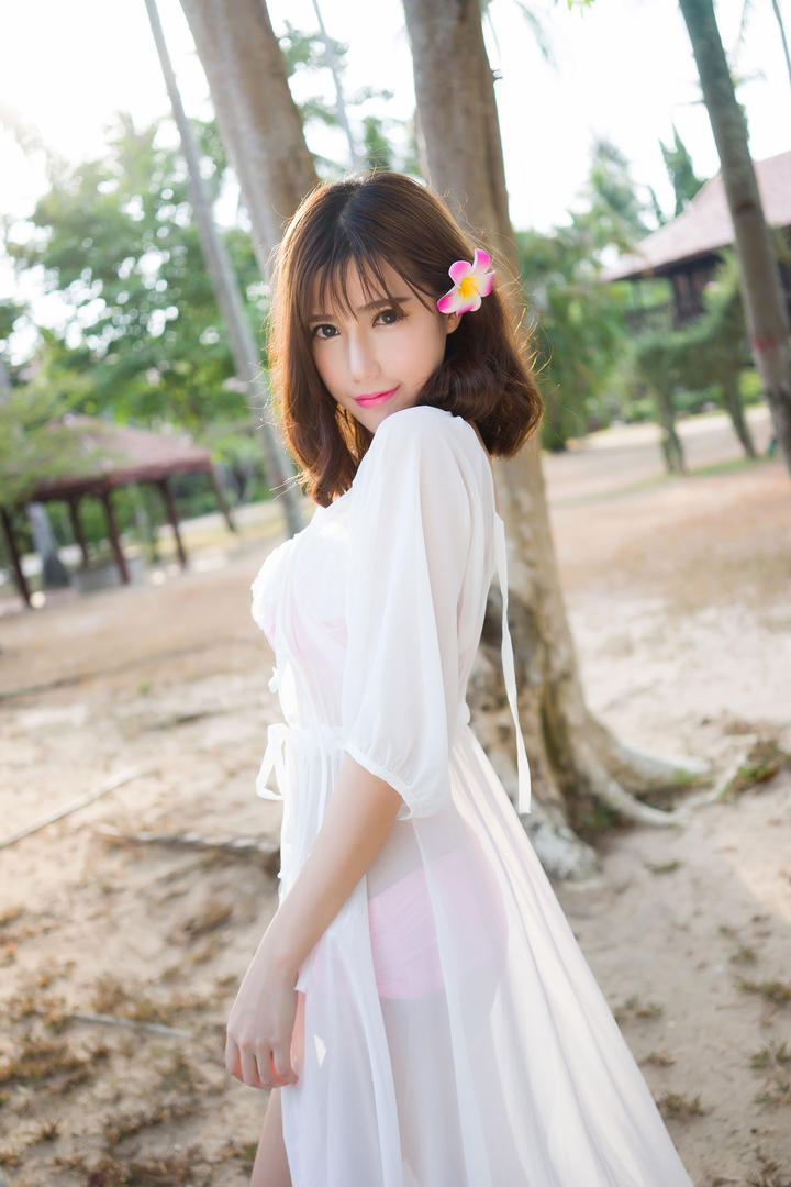 户外极品清纯比基尼美女写真