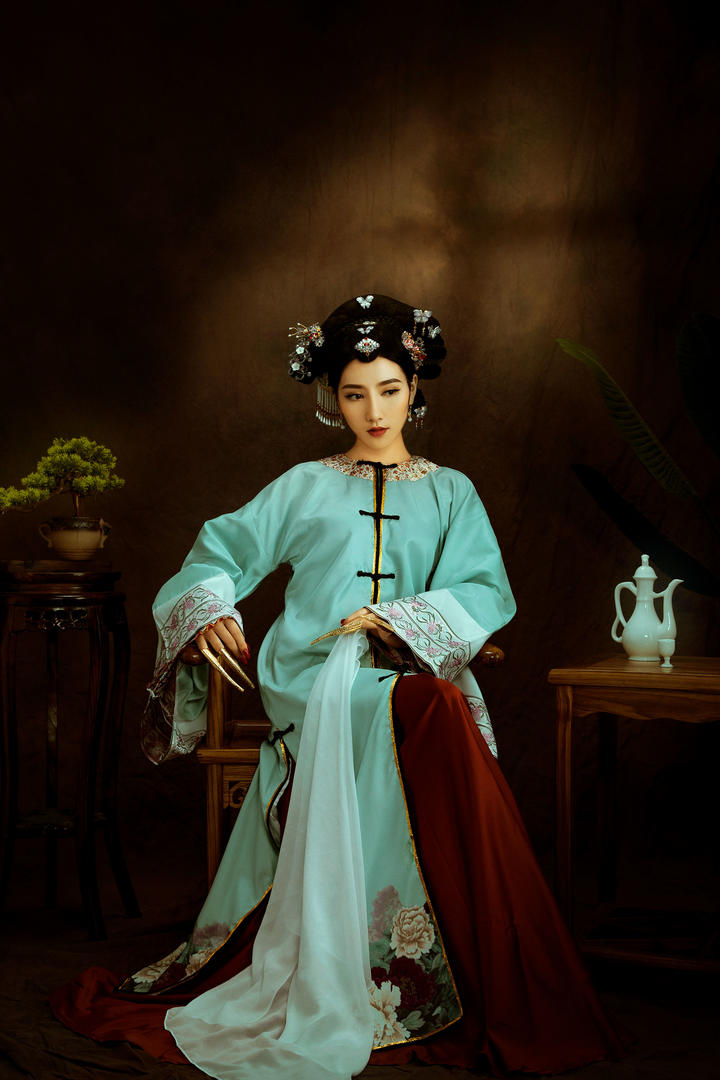 优雅高贵的清朝格格气质古风美女图片