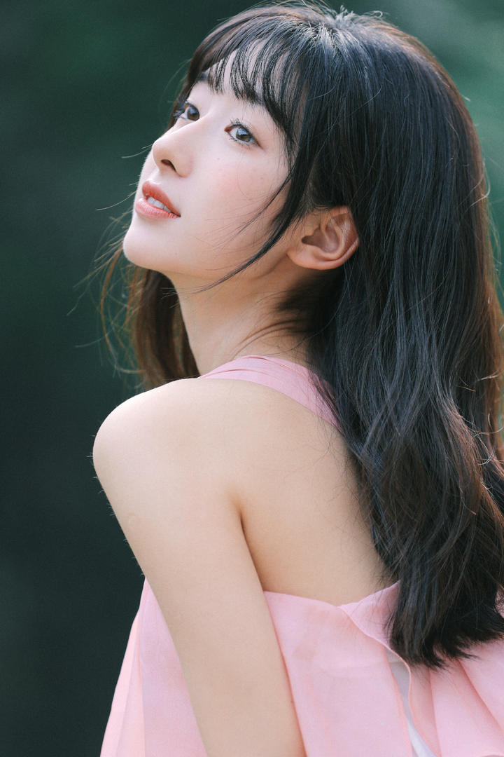 夏日清凉穿搭少女白嫩诱人写真图片