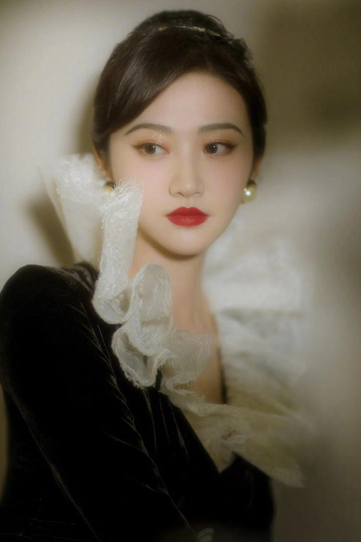 国内知名明星美女景甜复古写真集