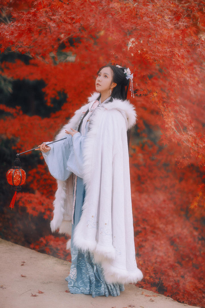 打着灯笼的极品古典美女艺术写真