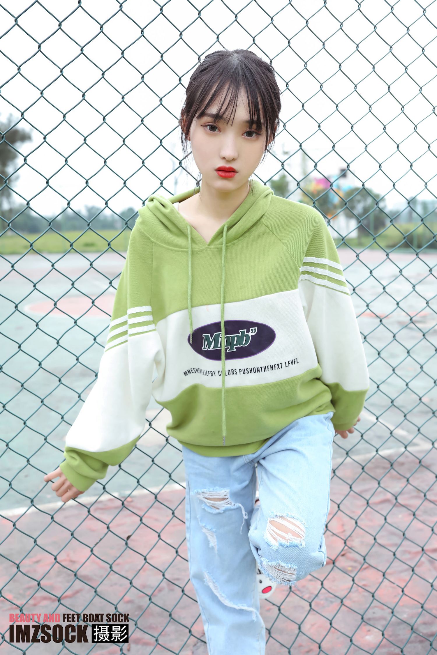 MZSOCK爱美足女郎茜茜休闲T恤破洞牛仔裤写真