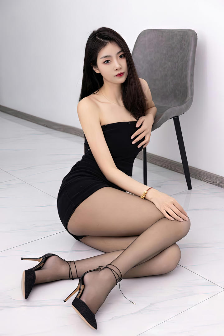 尤果网精品嫩模可乐黑丝美腿美女诱惑图片