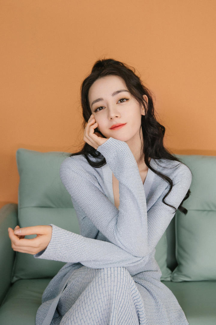 新疆美女明星迪丽热巴居家生活照图片