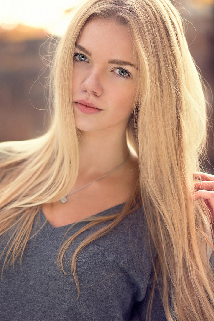 欧美长发气质美女写真图片