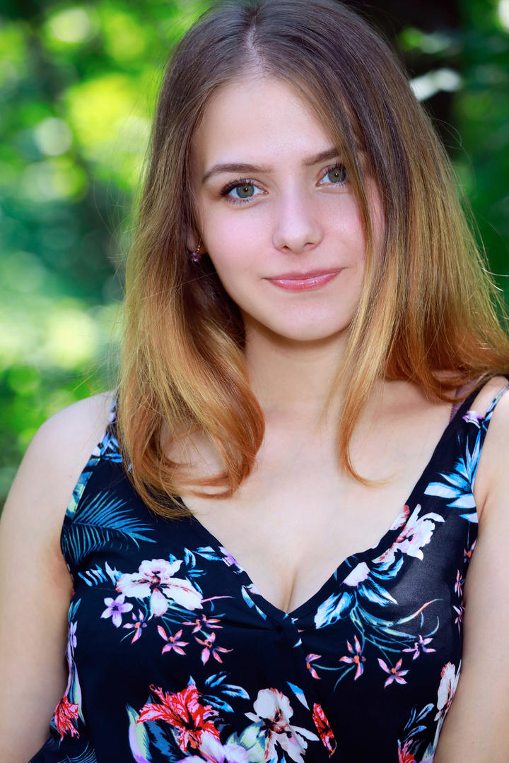 4K高清欧美专区美女户外摄影写真图片