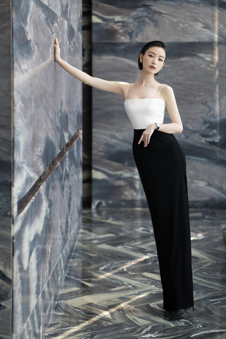 倪妮抹胸吊带气质优雅写真图片