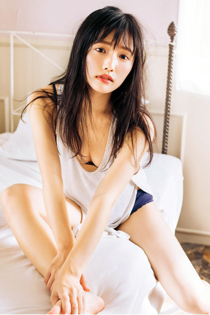 日本网红同款绑带内衣测评：卡哇伊美少女床上跪坐/托腮姿势TOP8解析​