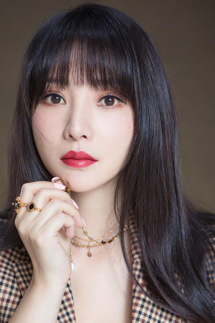 性感女神柳岩特写图片