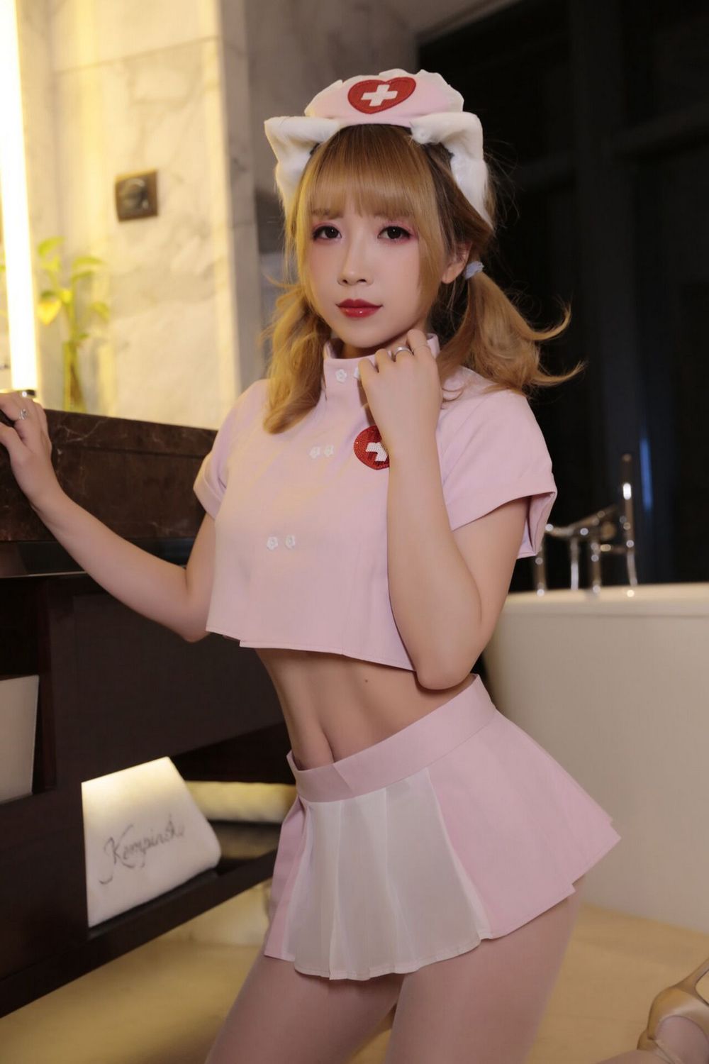 斗鱼美女主播小女巫露娜粉色护士装乌龙茶主题性感写真