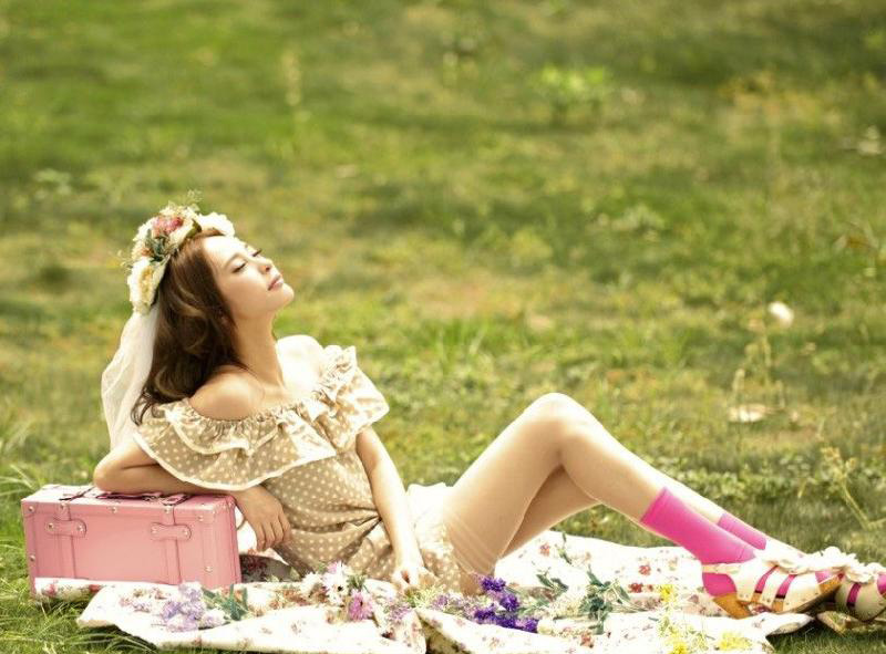 平面美女模特曾可可香肩滑落迷死人