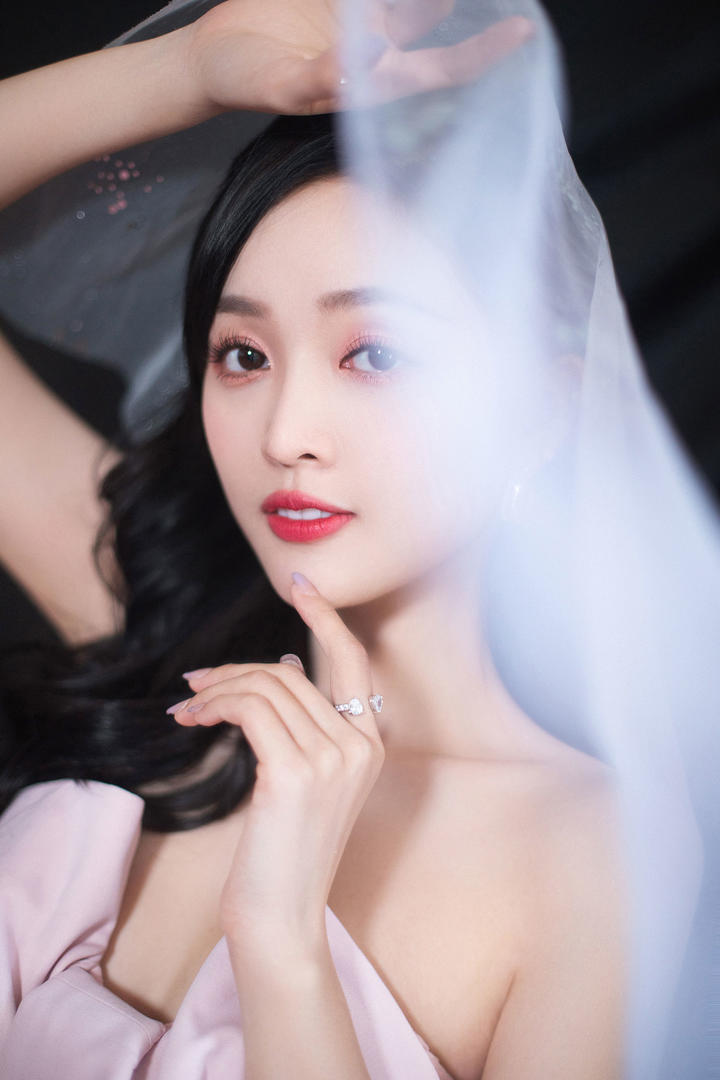 中国气质美女明星吴宣仪唯美写真壁纸图片