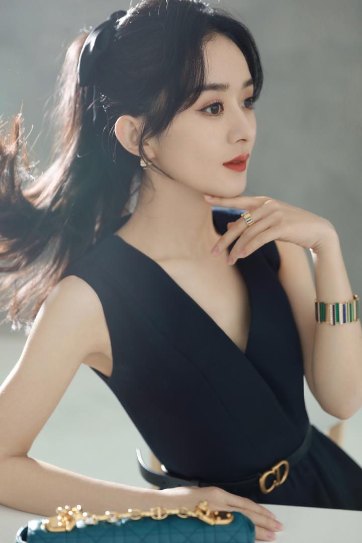 中国女明星赵丽颖颖宝性感深V马尾气质写真图片