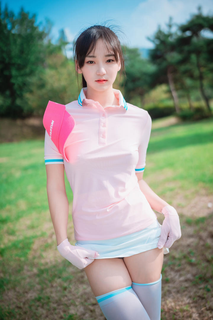韩国年轻小妹打高尔夫图片