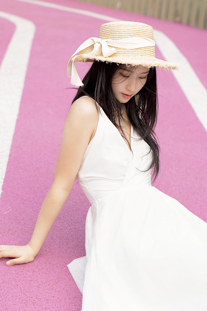 戴着帽子的清纯美女写真