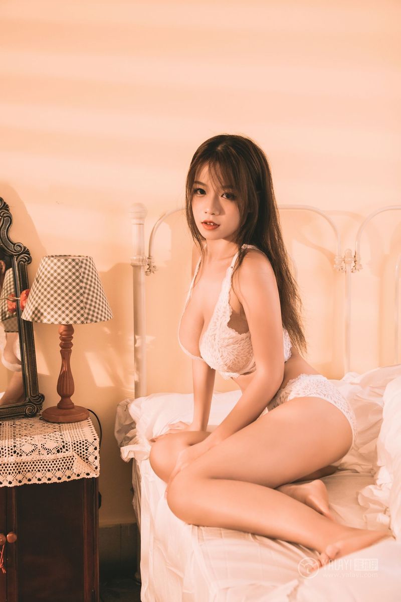YALAYI雅拉伊性感美女Luffy菲菲波涛胸涌内衣诱惑迷人写真