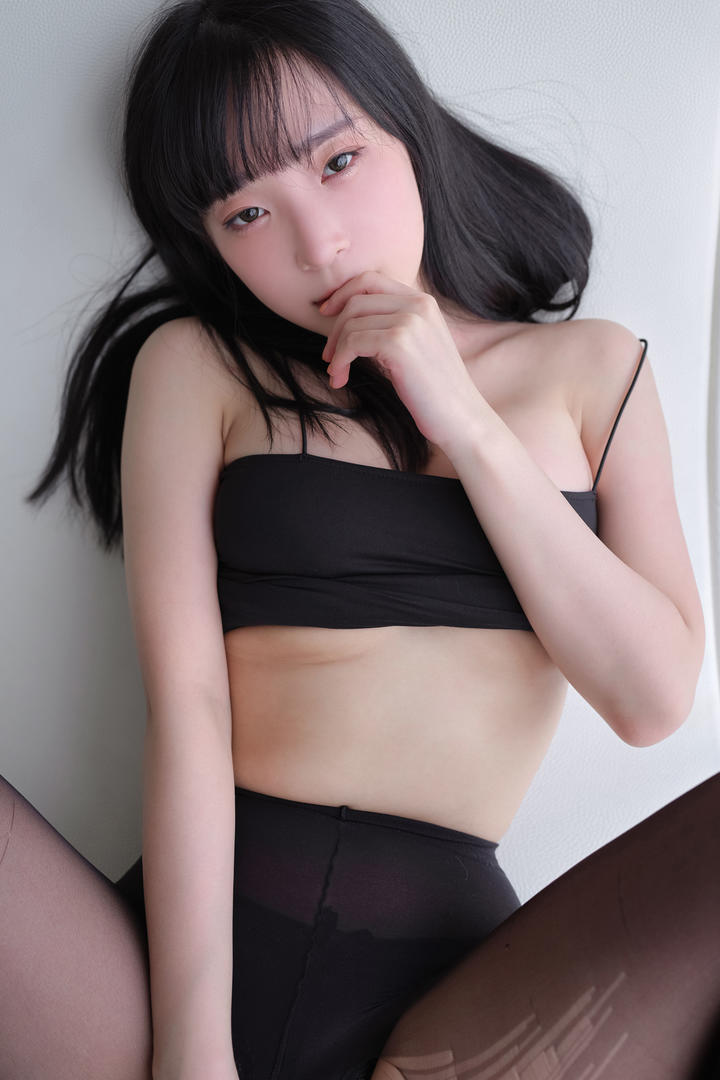 眼神拉丝的韩国美女性感写真暖暖国语高清免费观看