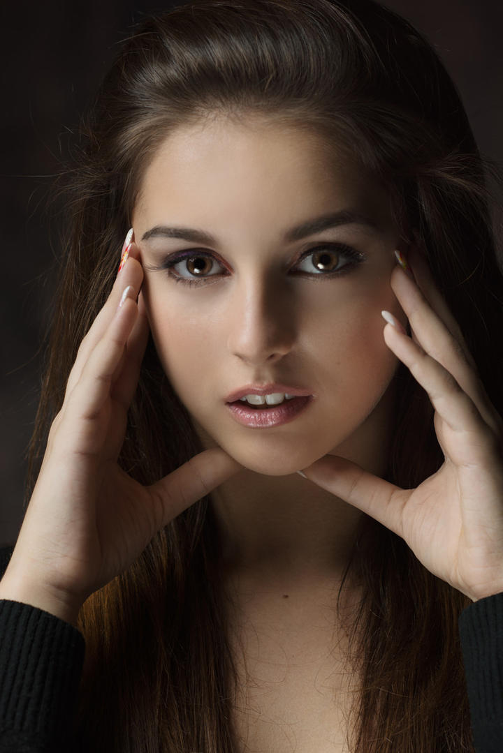 大眼睛的欧美女生艺术写真