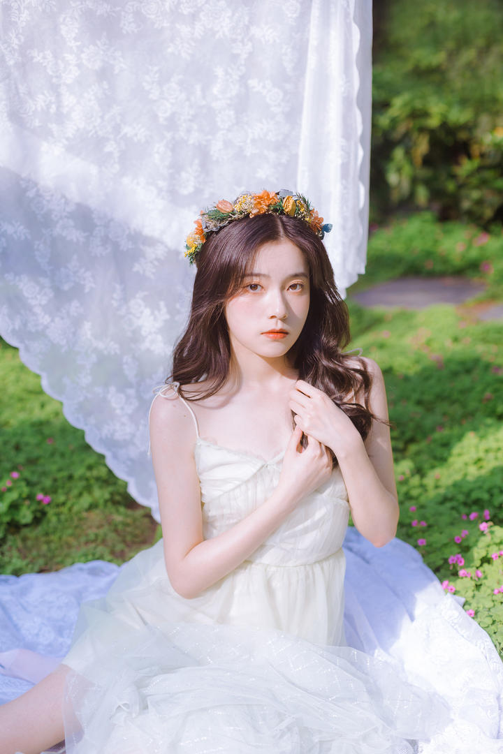 头戴花环的清纯可爱女生头像美女图片欣赏