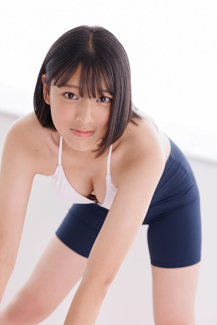 日本紧身裤短发美女做瑜伽147人体图片