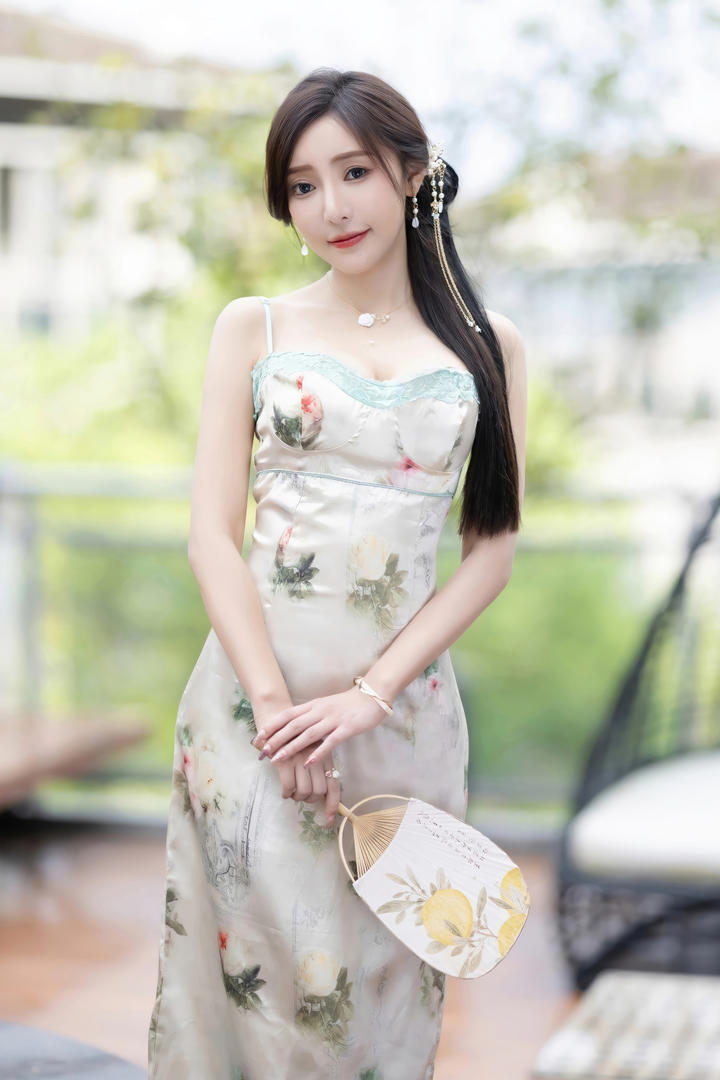 亭亭玉立的旗袍美女王馨瑶mm131美女大尺度私密照尤果写真套图