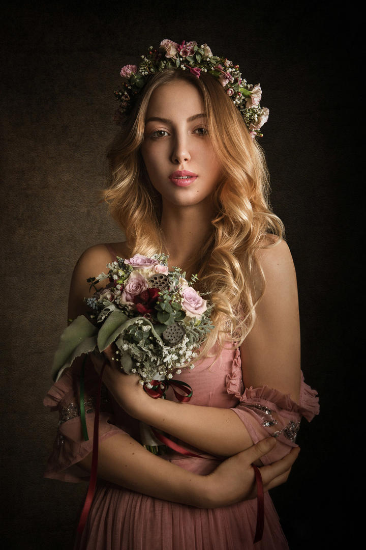 手捧鲜花欧美成人美女**艺术照