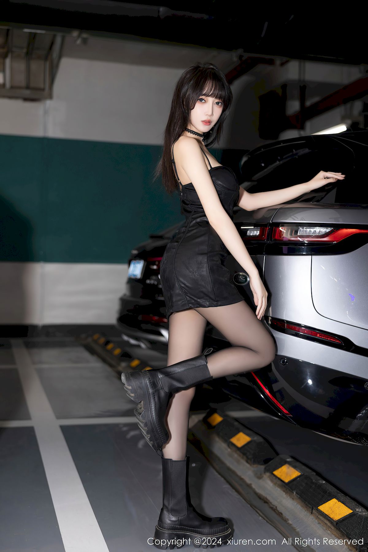 语画界模特玥儿玥er黑色吊带短裙妩媚姿态广州心愿旅拍