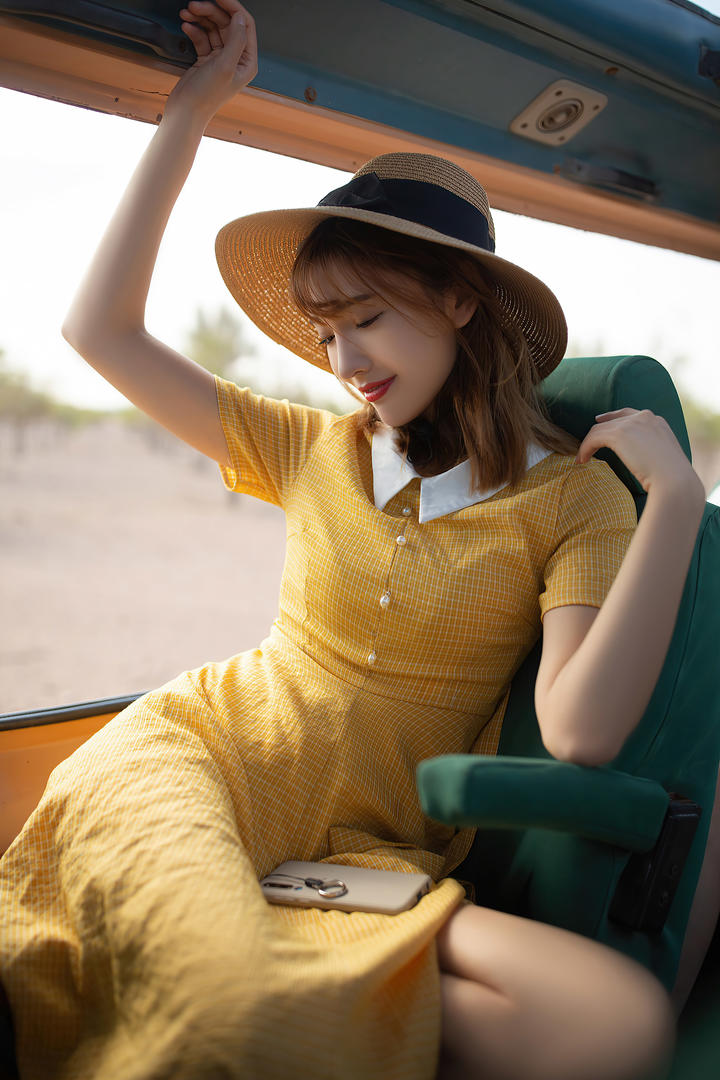 带草帽的高清美女模特陆萱萱女生头像写真图片