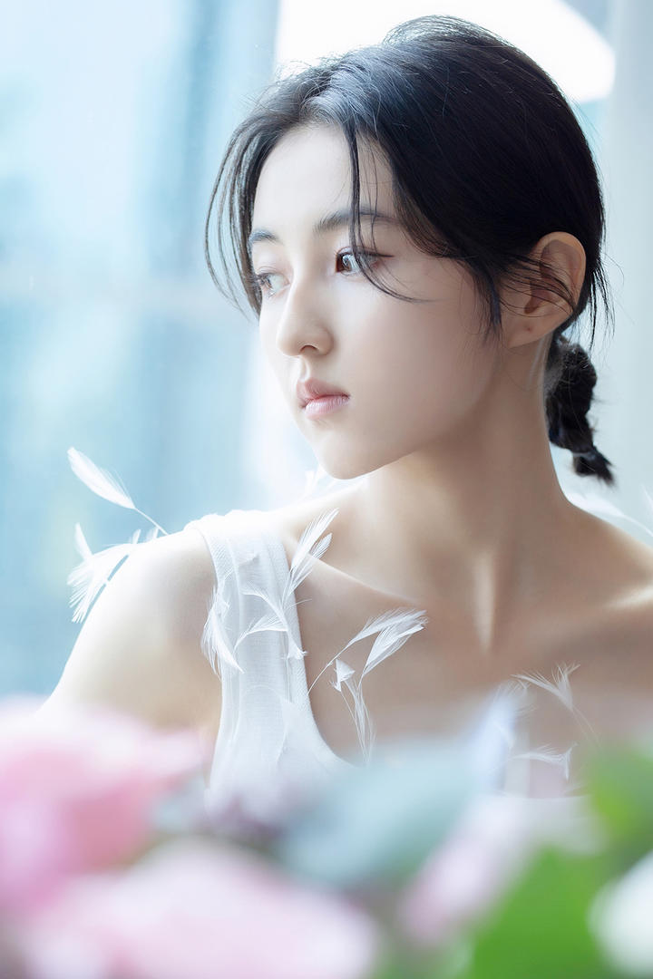 00后女演员当红小花旦张子枫图片