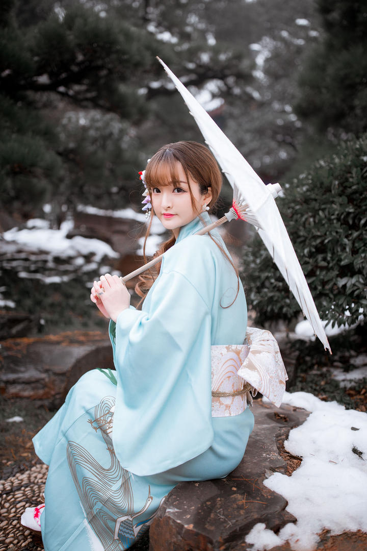 清纯唯美日本和服美女雪中摄影写真图片