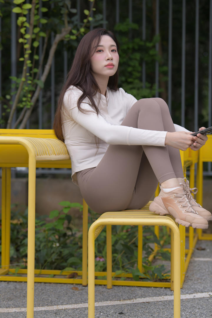 亚洲高颜值紧身瑜伽裤美女性感写真图片