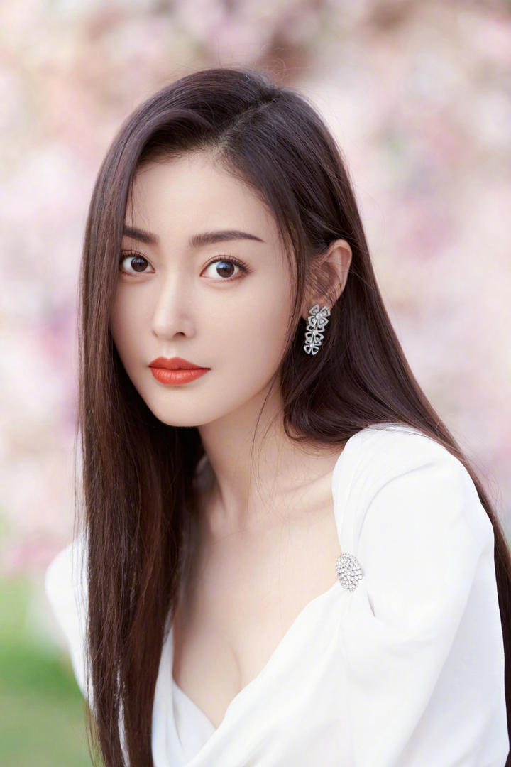 张天爱性感红唇仙气飘飘写真图片