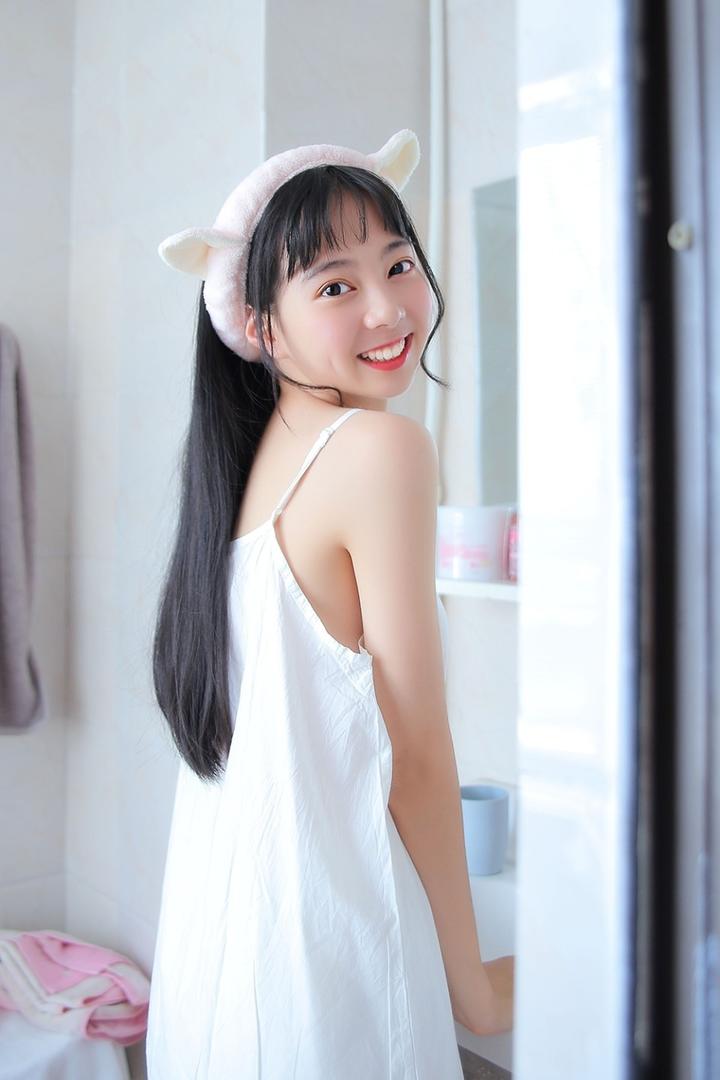 极品粉嫩小美少女少女生活照图片