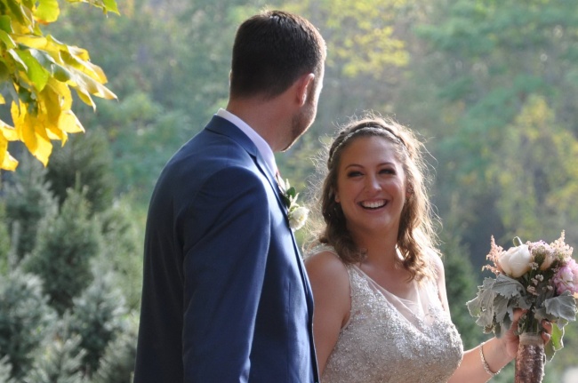 年轻男女结婚图片