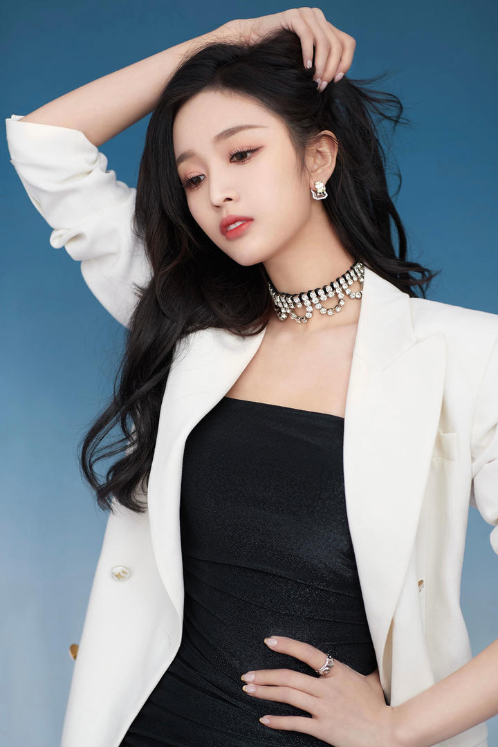 好看的中国女明星吴宣仪人像摄影写真图片