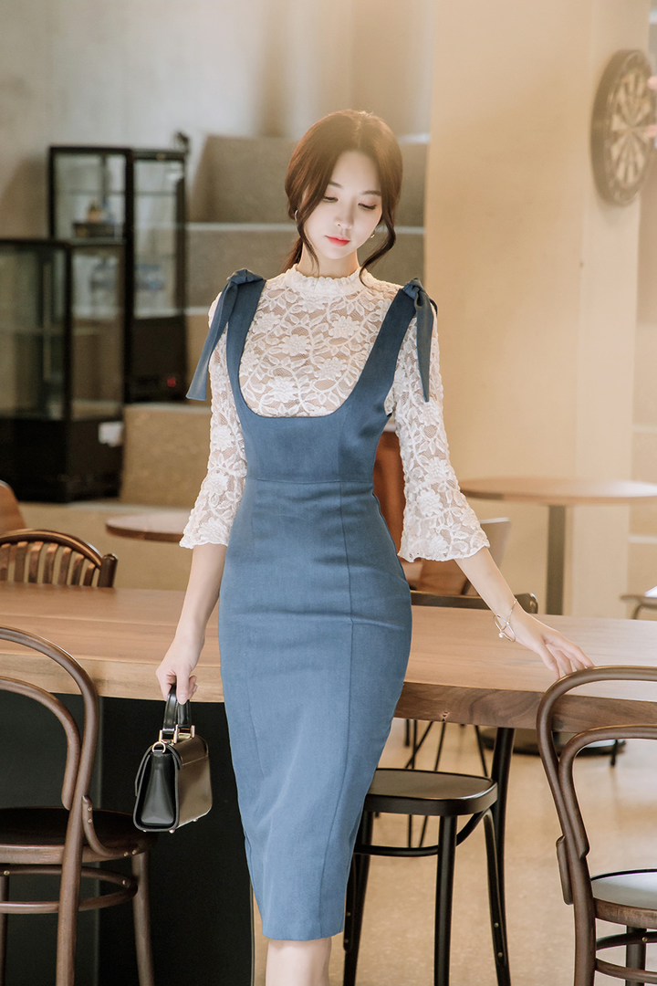 靠在木桌上的高清美女朴秀妍图片