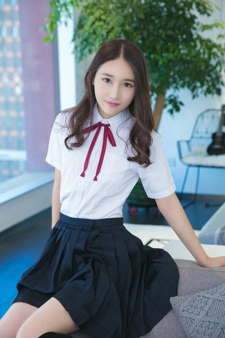 穿校服的日韩精品清纯女高中生魏扭扭高清套图