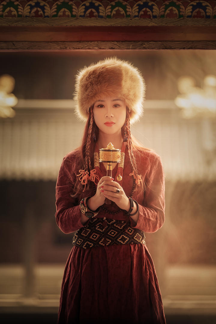 高清唯美少数民族美女可可人像艺术写真图片