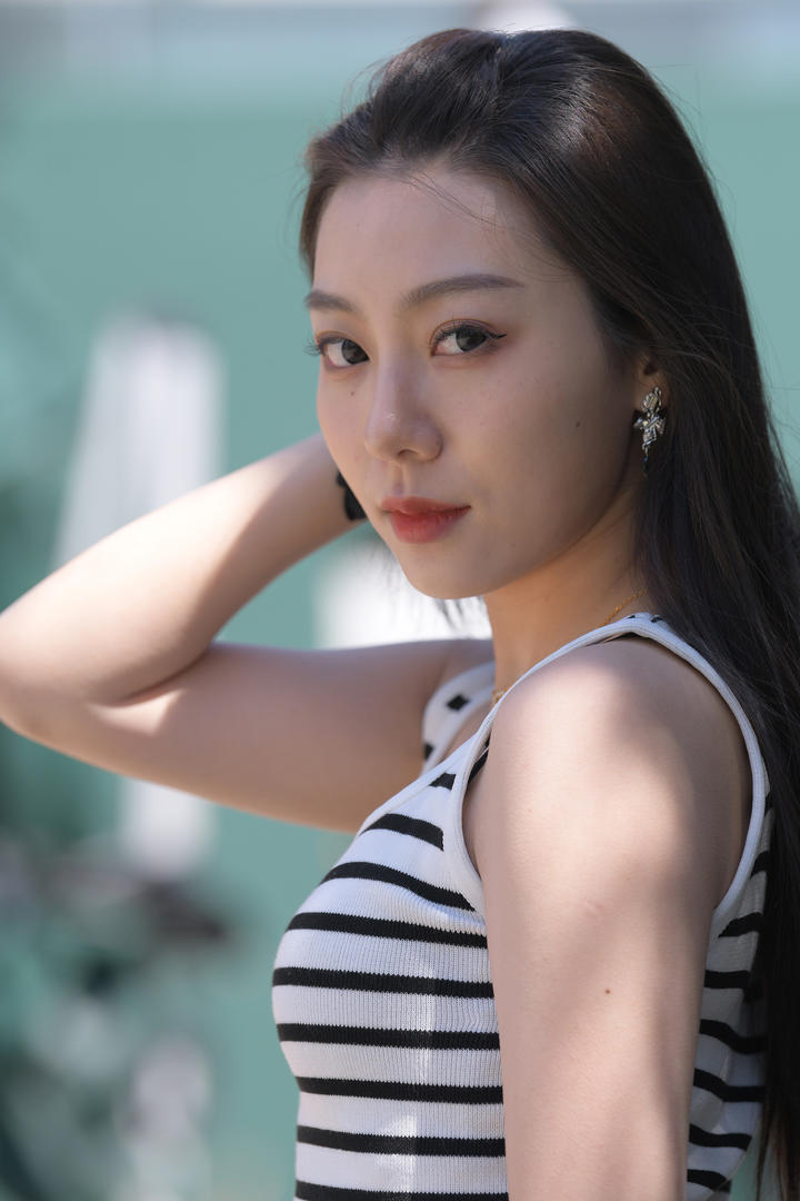 中国漂亮美女模特性感街拍图片